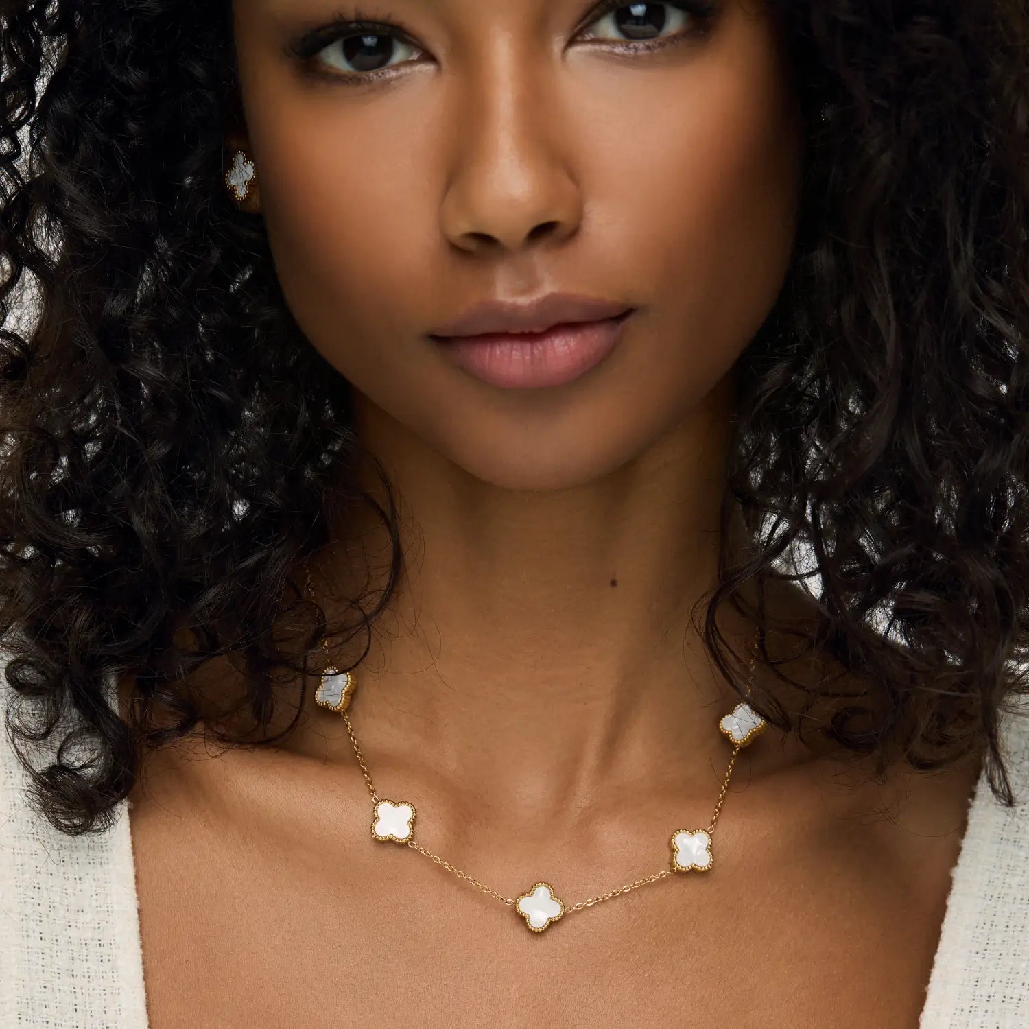 Conjunto de Colar e Pulseira Trevo Preto Banhado em Ouro 18k