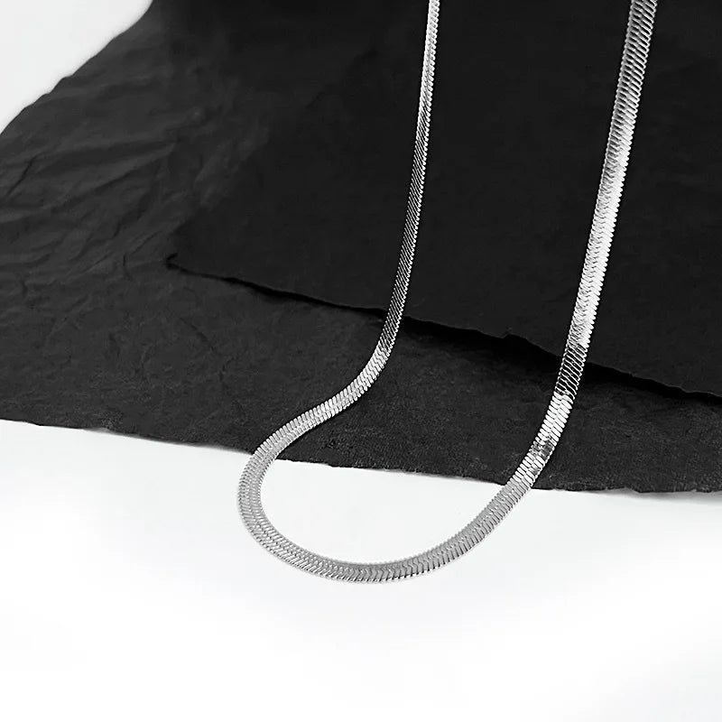 Elegância Graciosa em um Colar Ajustável