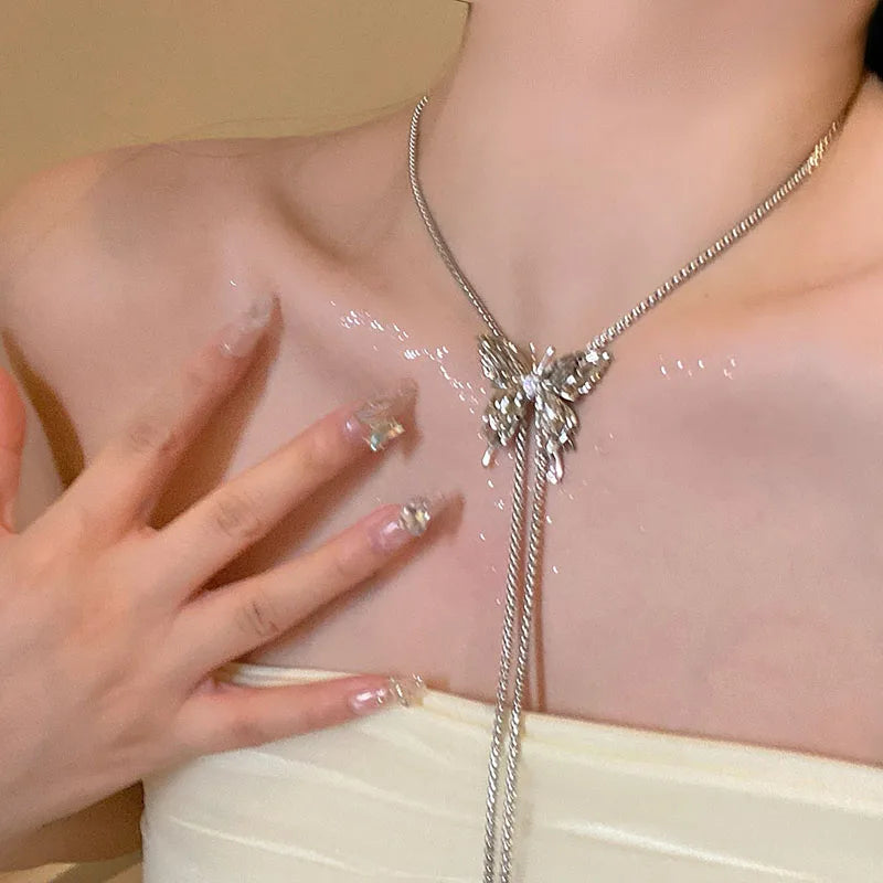 Elegância Graciosa em um Colar Ajustável