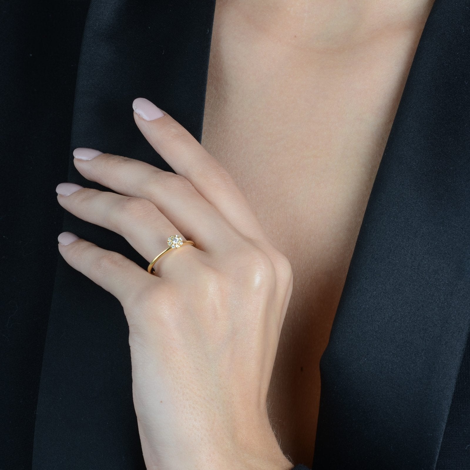 Anel de Zircônia Banhado a Ouro 24k 9 Pedras