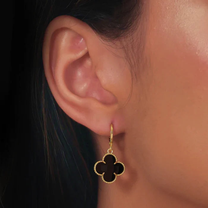 Conjunto de Colar, Brinco e Pulseira Trevo Preto Banhado em Ouro 24k