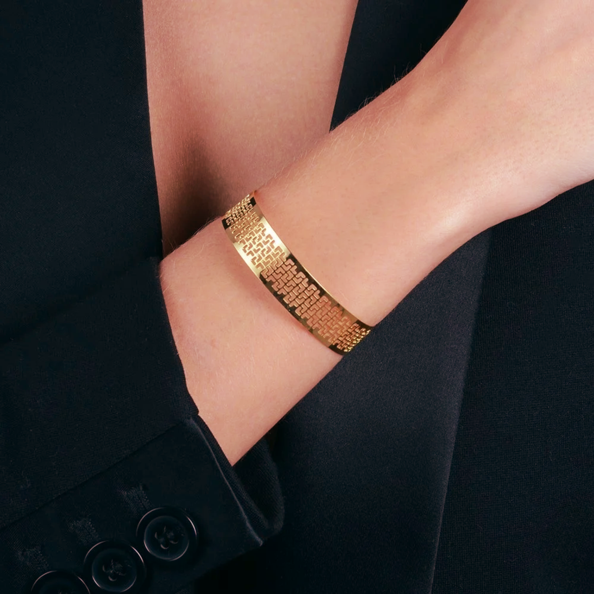 Bracelete de Renda Vazado Banhado a Ouro 24K