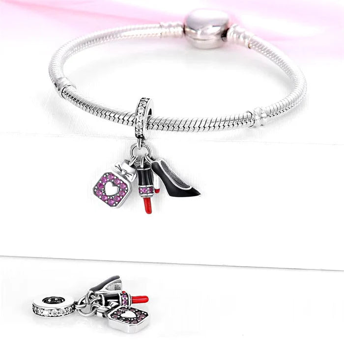 Pingente Pendurado de Stiletto, Vestido e Batom